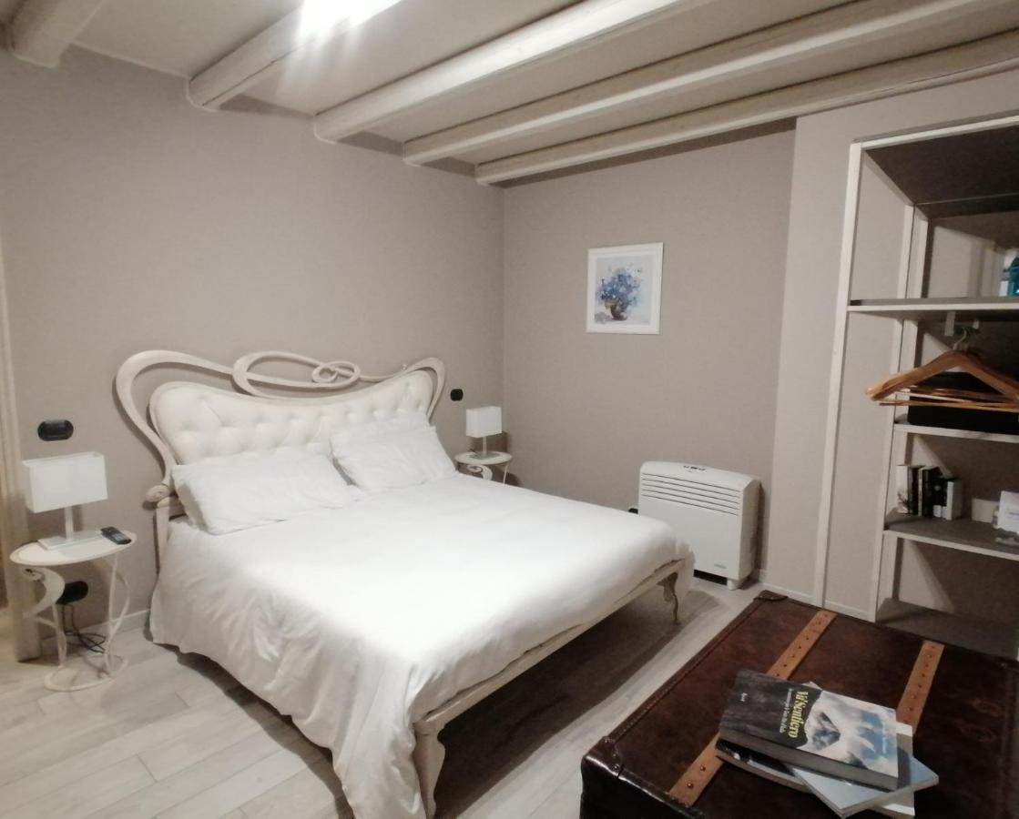 Casale Raffaello B&B Como Albese Con Cassano Zewnętrze zdjęcie