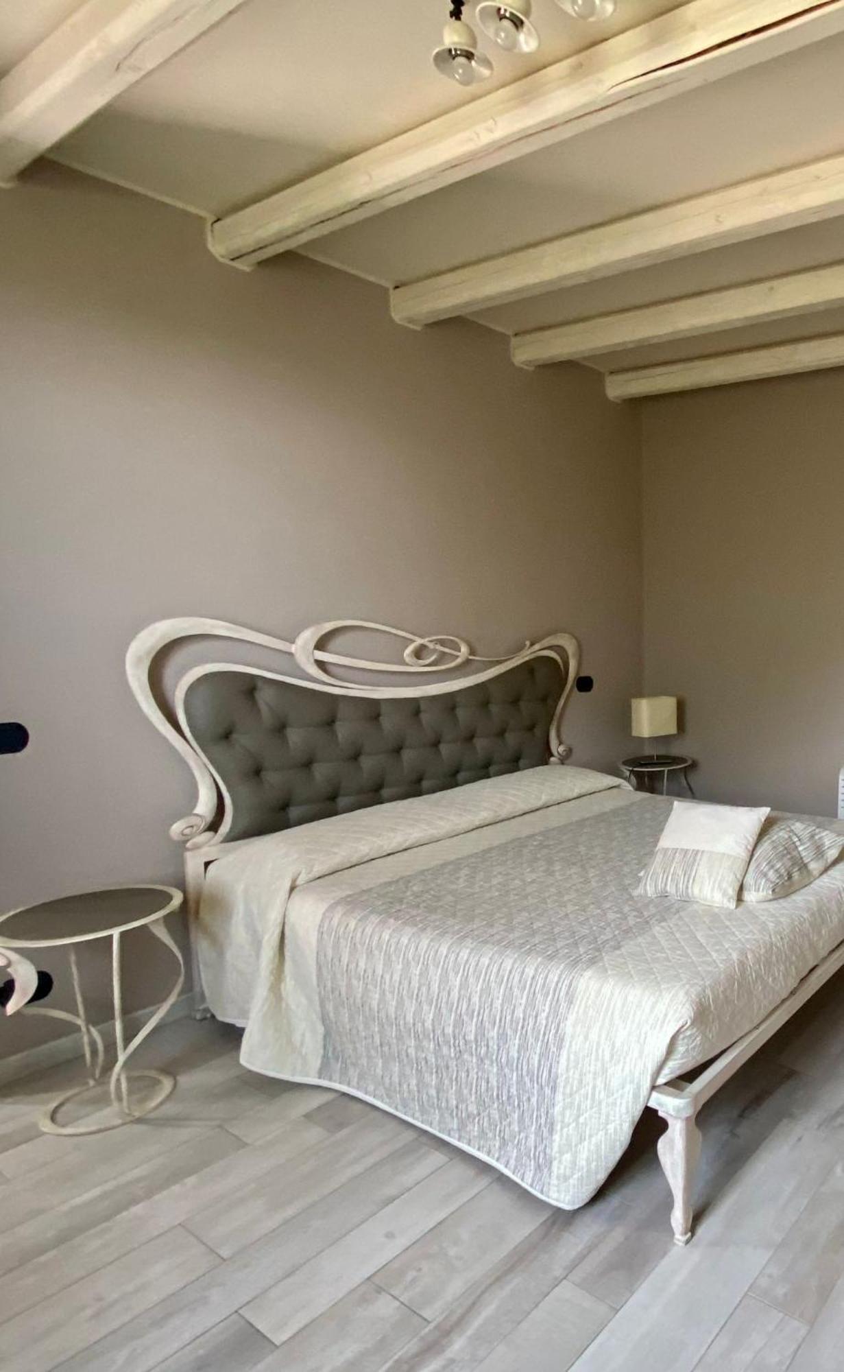 Casale Raffaello B&B Como Albese Con Cassano Zewnętrze zdjęcie